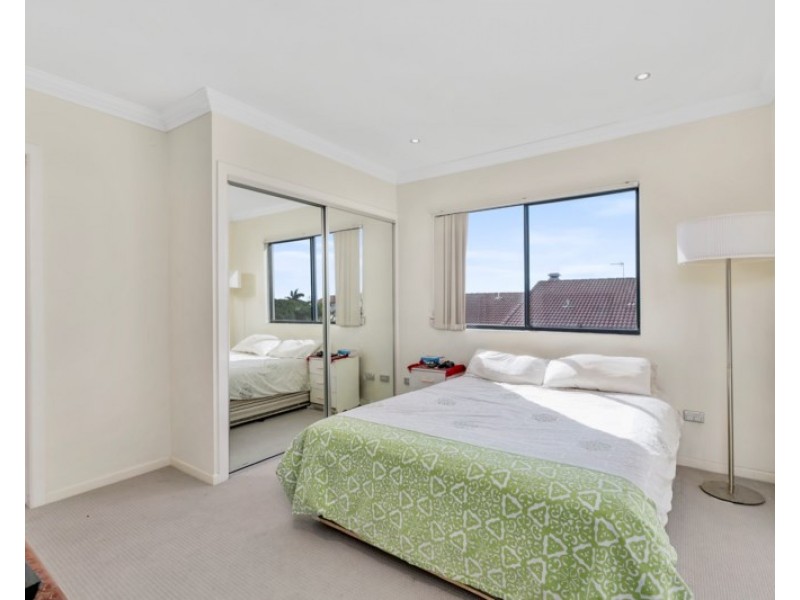 8/14-16 Little Norman Street, Southport QLD 4215