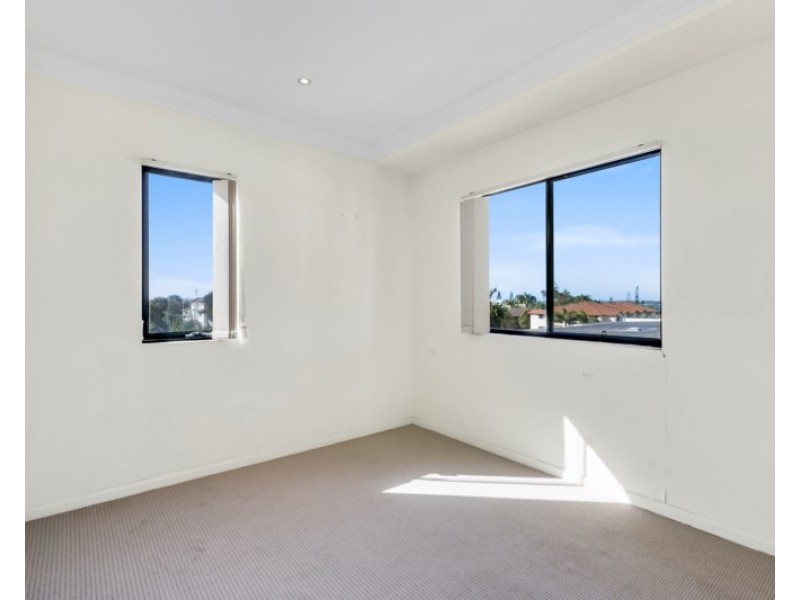 8/14-16 Little Norman Street, Southport QLD 4215
