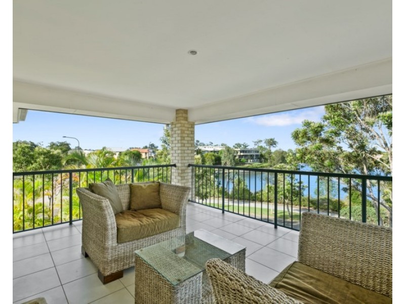 1 Moyenne Crescent, Varsity Lakes QLD 4227