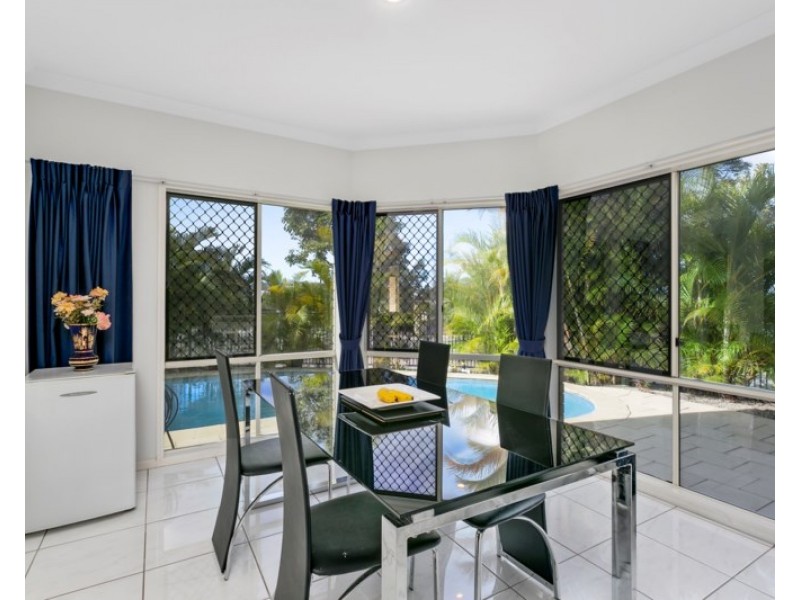 1 Moyenne Crescent, Varsity Lakes QLD 4227