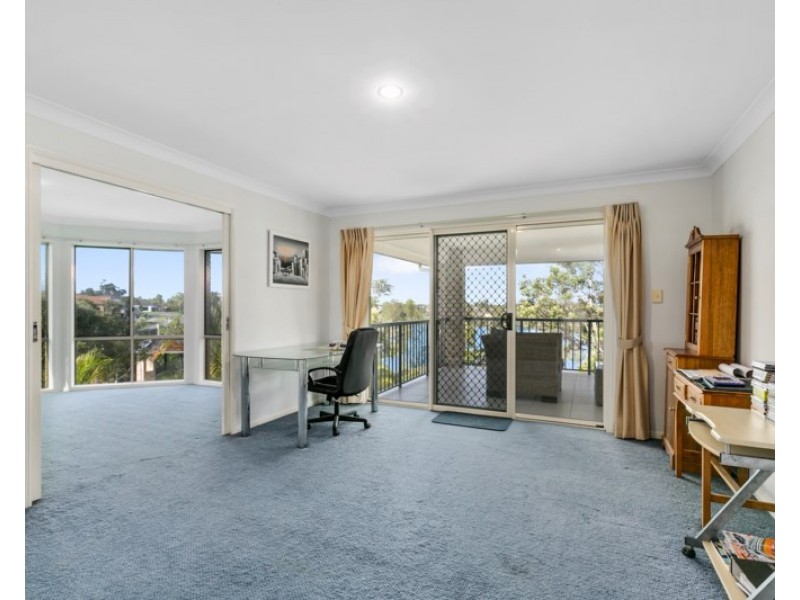 1 Moyenne Crescent, Varsity Lakes QLD 4227