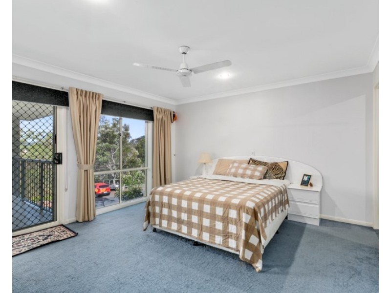 1 Moyenne Crescent, Varsity Lakes QLD 4227