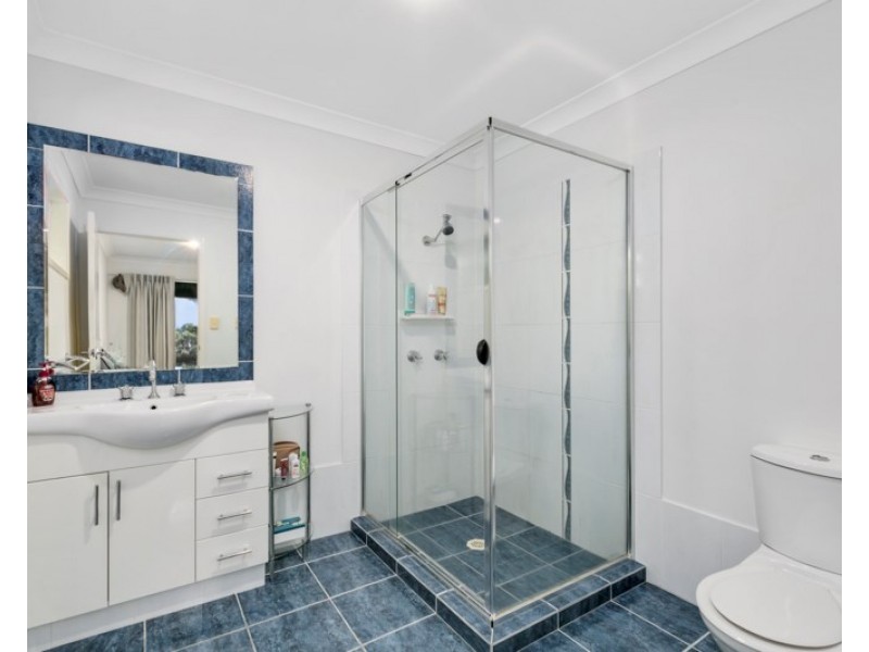 1 Moyenne Crescent, Varsity Lakes QLD 4227