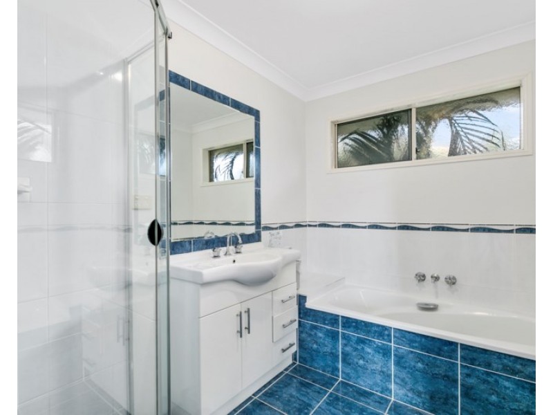 1 Moyenne Crescent, Varsity Lakes QLD 4227