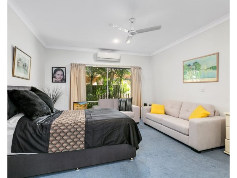 1 Moyenne Crescent, Varsity Lakes QLD 4227