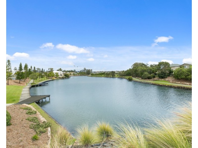 1 Moyenne Crescent, Varsity Lakes QLD 4227