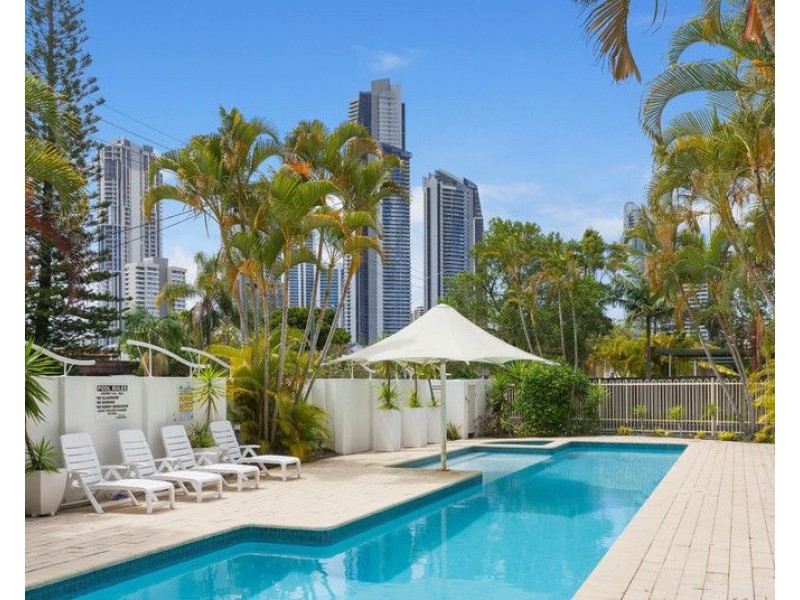 10/2 Adori Street, Chevron Island QLD 4217