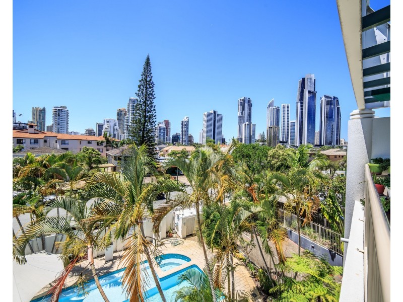 10/2 Adori Street, Chevron Island QLD 4217