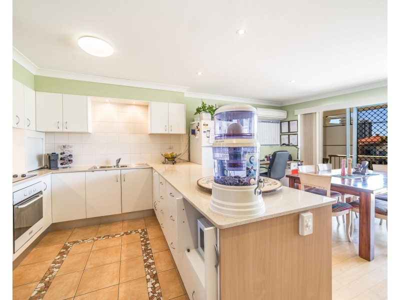 10/2 Adori Street, Chevron Island QLD 4217