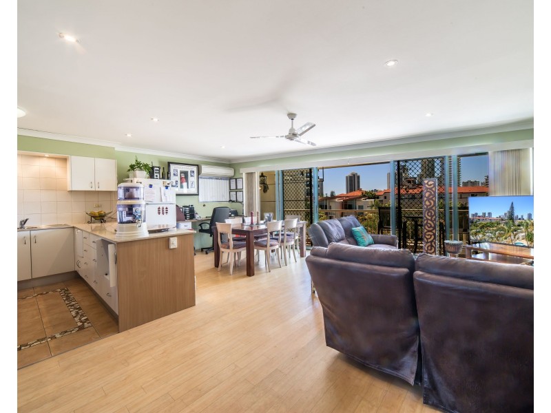 10/2 Adori Street, Chevron Island QLD 4217