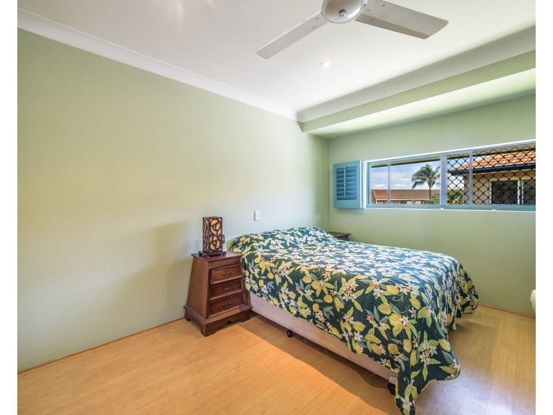 10/2 Adori Street, Chevron Island QLD 4217