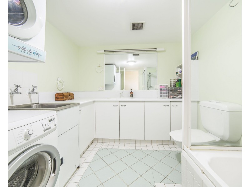 10/2 Adori Street, Chevron Island QLD 4217