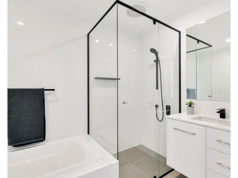 1-3/111 Falconer Street, Southport QLD 4215