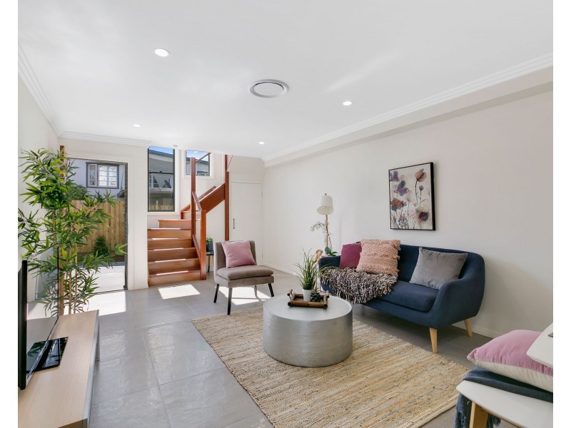 1-3/111 Falconer Street, Southport QLD 4215