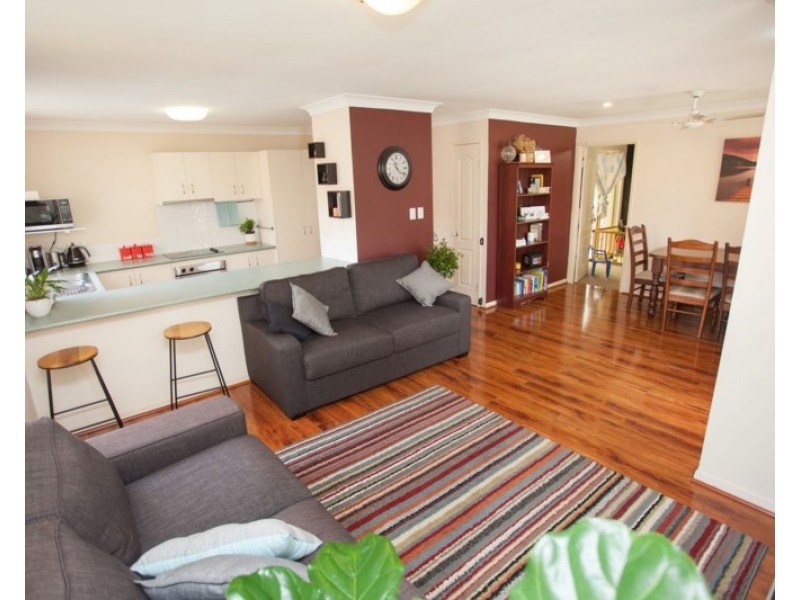 15 Madasin Close, Arundel QLD 4214