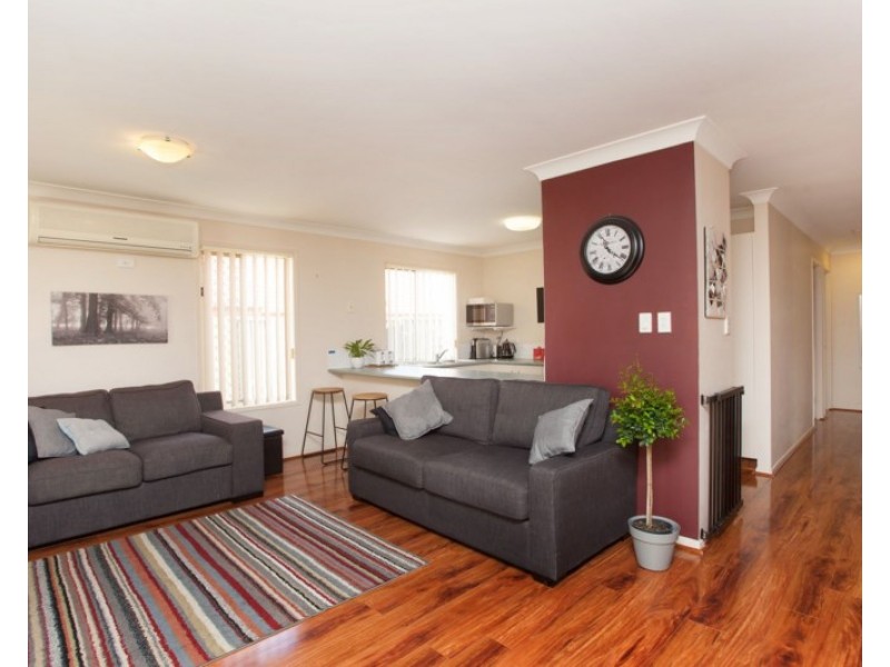 15 Madasin Close, Arundel QLD 4214