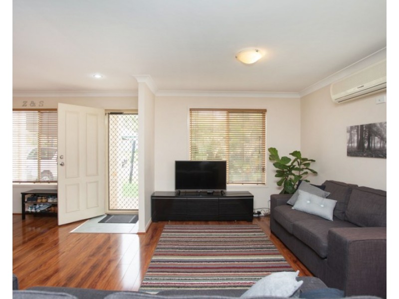 15 Madasin Close, Arundel QLD 4214