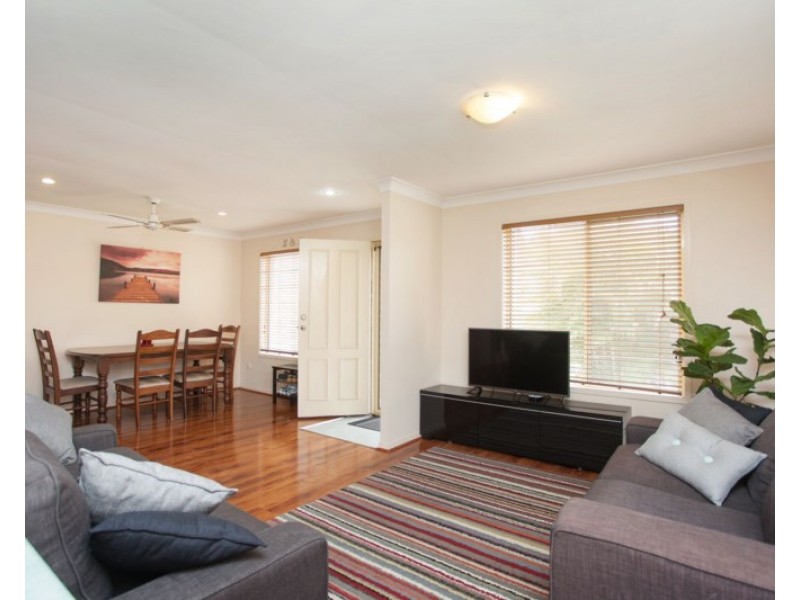 15 Madasin Close, Arundel QLD 4214