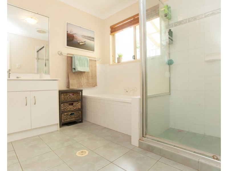 15 Madasin Close, Arundel QLD 4214