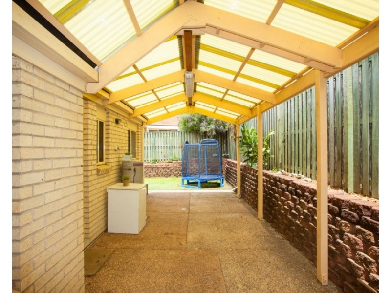 15 Madasin Close, Arundel QLD 4214