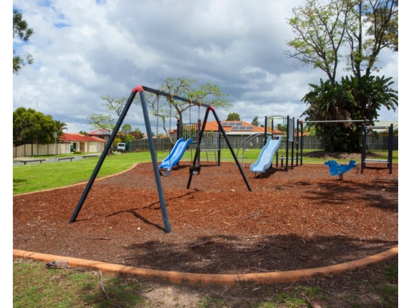 15 Madasin Close, Arundel QLD 4214