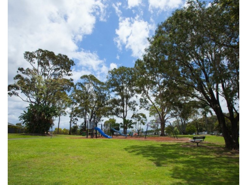 15 Madasin Close, Arundel QLD 4214