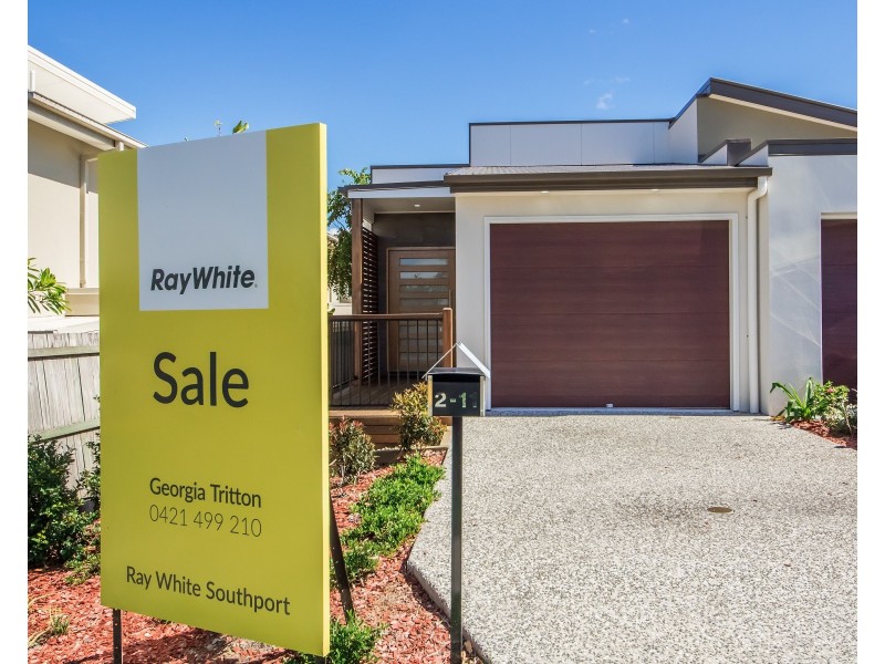 2/11 Chirn Crescent, Labrador QLD 4215