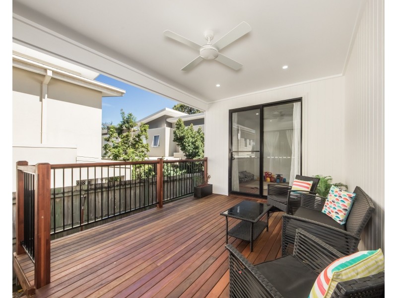 2/11 Chirn Crescent, Labrador QLD 4215