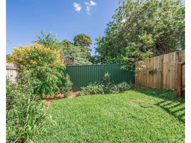 2/11 Chirn Crescent, Labrador QLD 4215