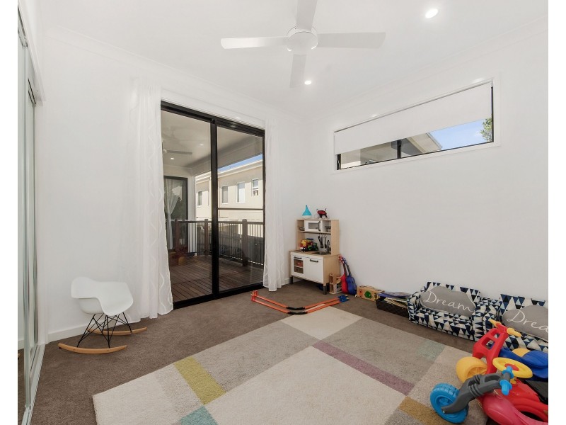 2/11 Chirn Crescent, Labrador QLD 4215