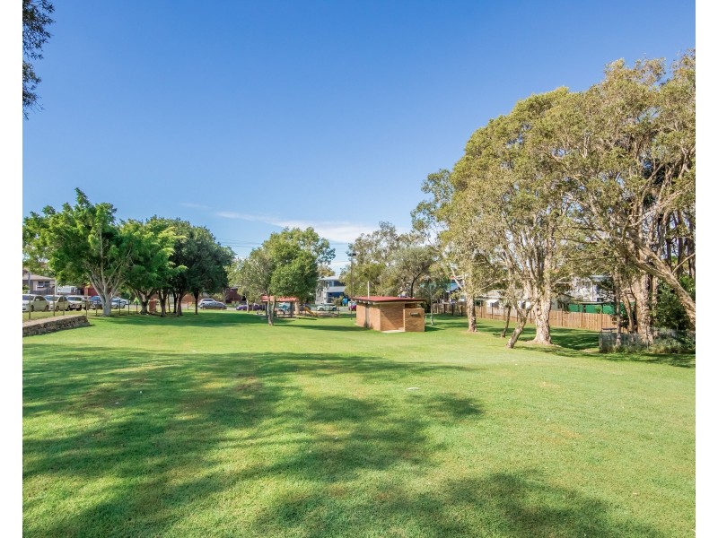 2/11 Chirn Crescent, Labrador QLD 4215