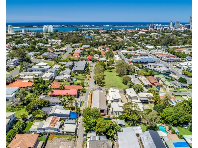 2/11 Chirn Crescent, Labrador QLD 4215