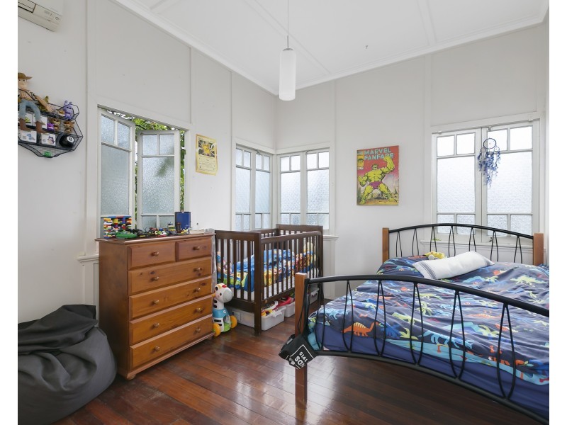 17 Walton Street, Southport QLD 4215