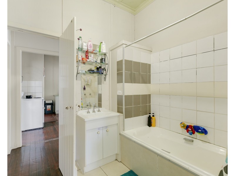 17 Walton Street, Southport QLD 4215