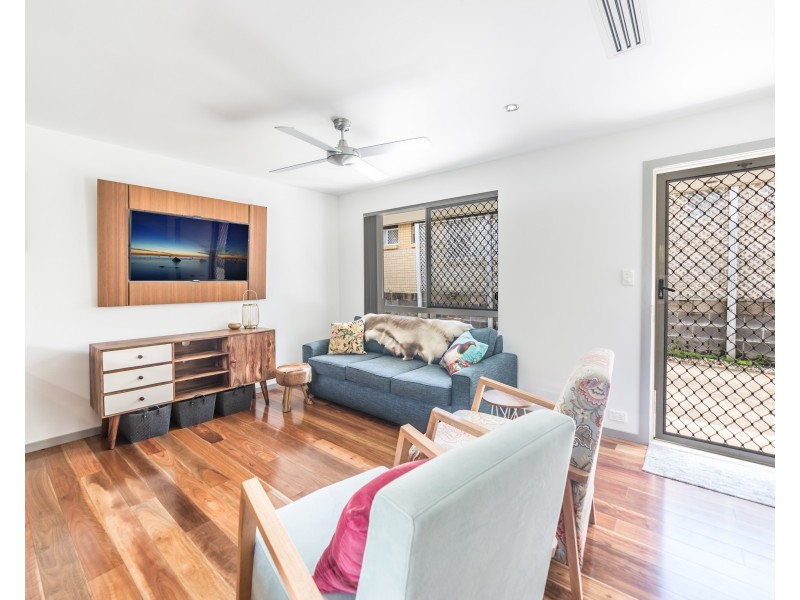 2/12 Chirn Crescent, Labrador QLD 4215