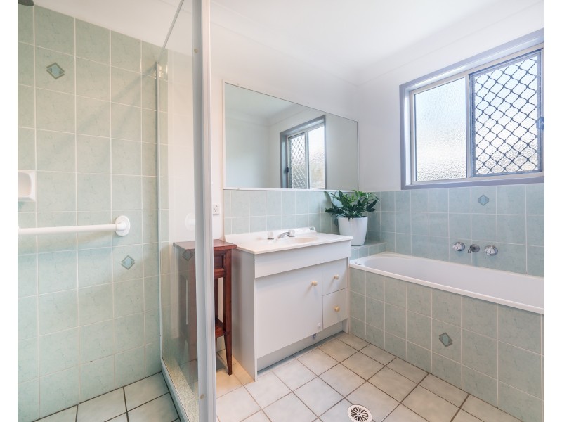 2/12 Chirn Crescent, Labrador QLD 4215