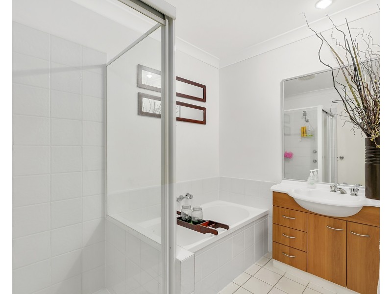 11/24 Amsonia Court, Arundel QLD 4214