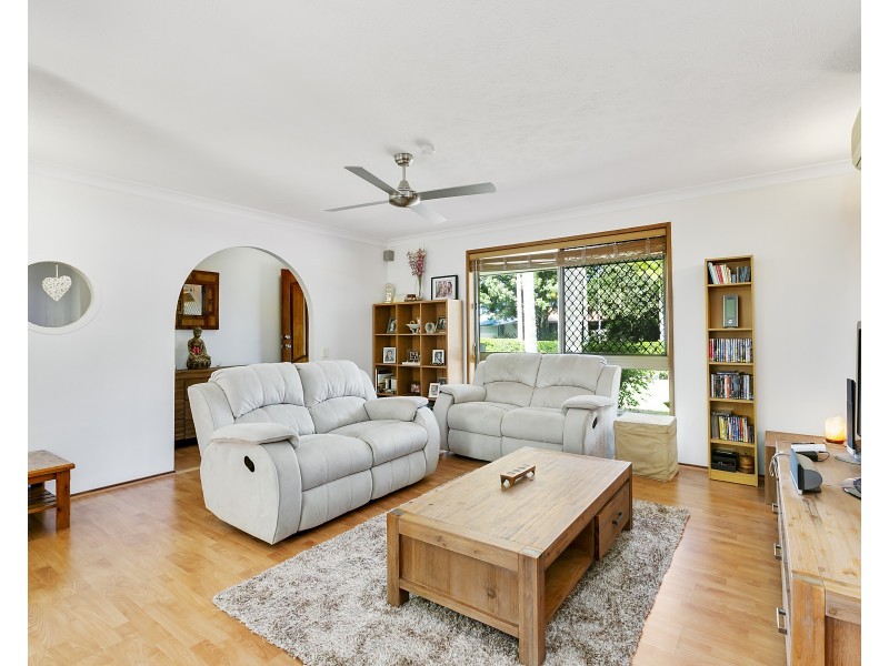 2 Burrinjuck Drive, Coombabah QLD 4216