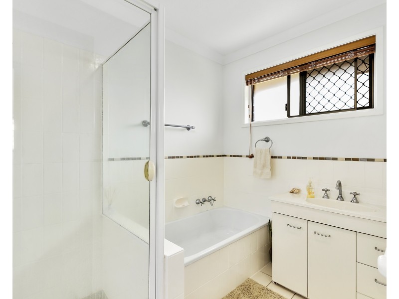 2 Burrinjuck Drive, Coombabah QLD 4216