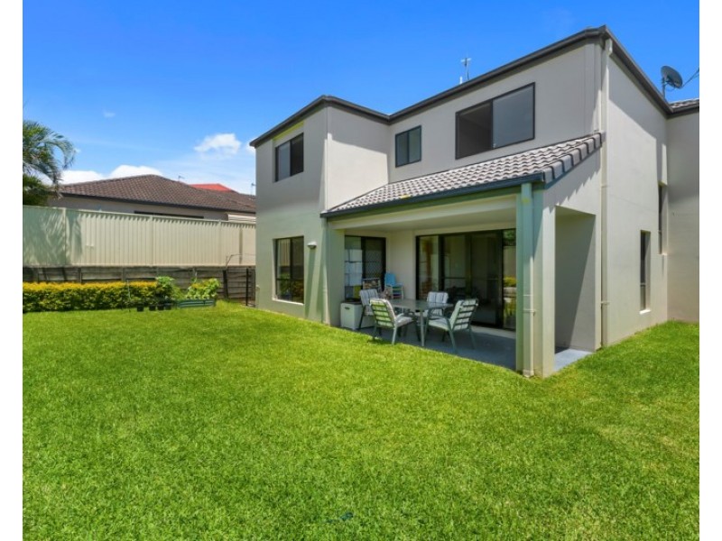 8 Katie Court, Arundel QLD 4214