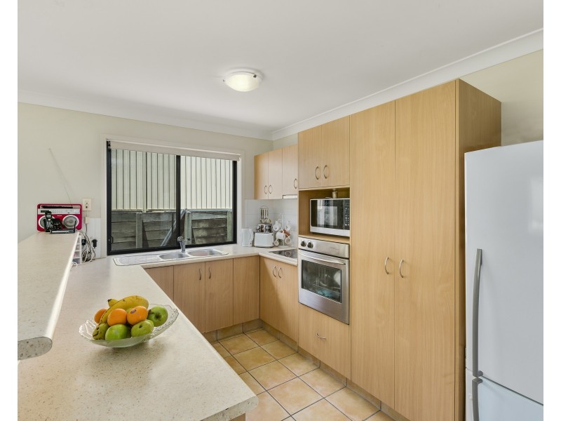 8 Katie Court, Arundel QLD 4214