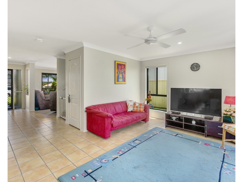 8 Katie Court, Arundel QLD 4214