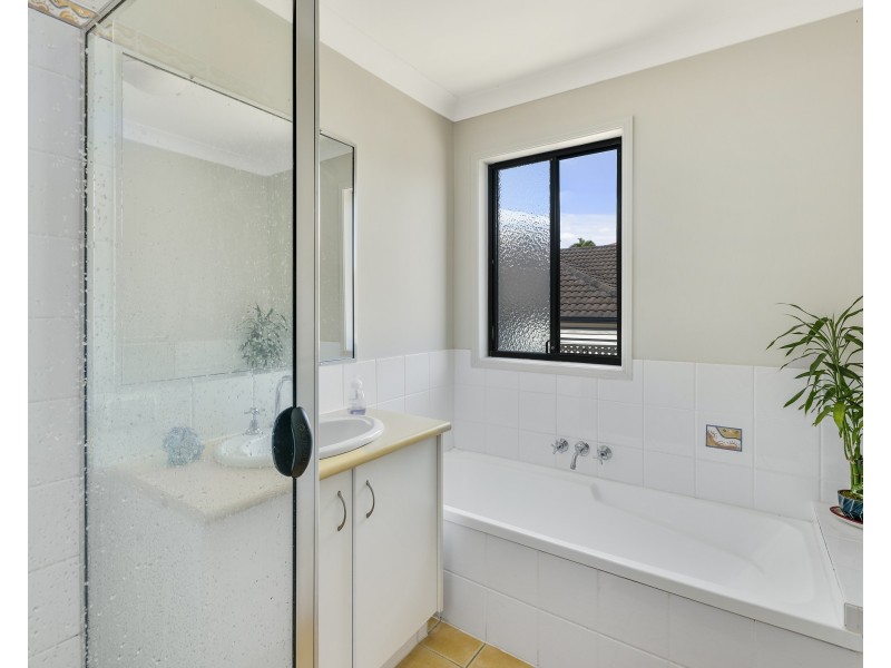 8 Katie Court, Arundel QLD 4214