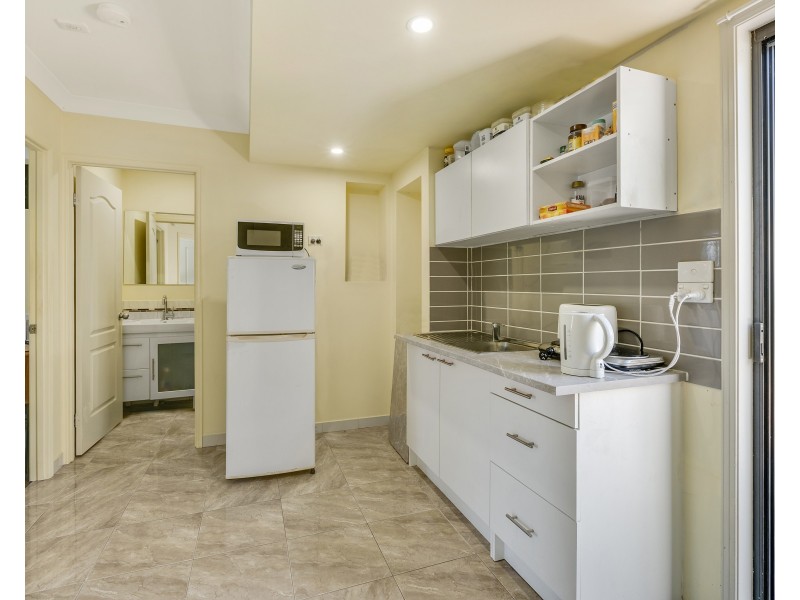 8 Katie Court, Arundel QLD 4214