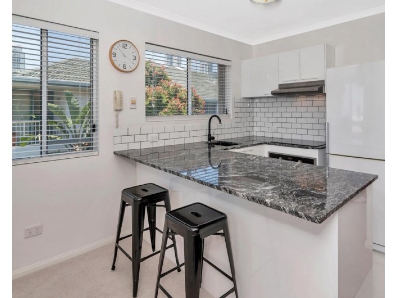 13/4 Adori Street, Chevron Island QLD 4217