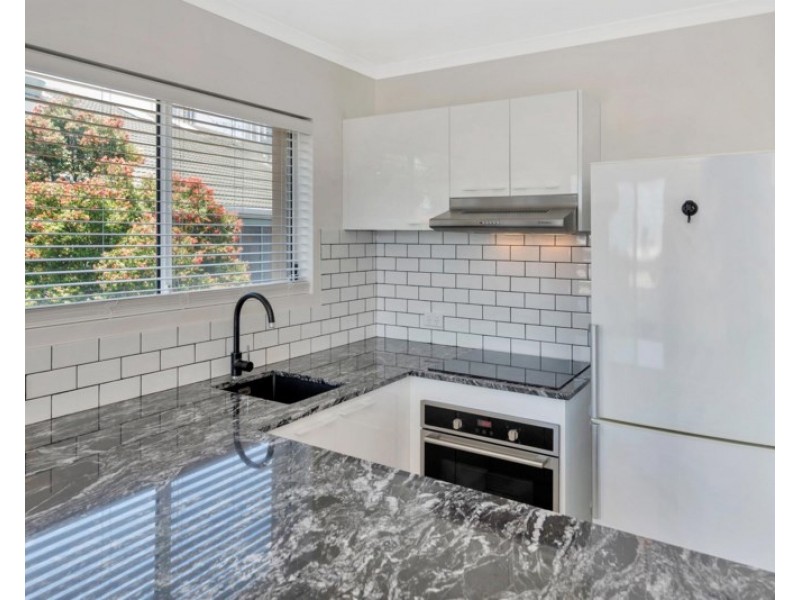 13/4 Adori Street, Chevron Island QLD 4217