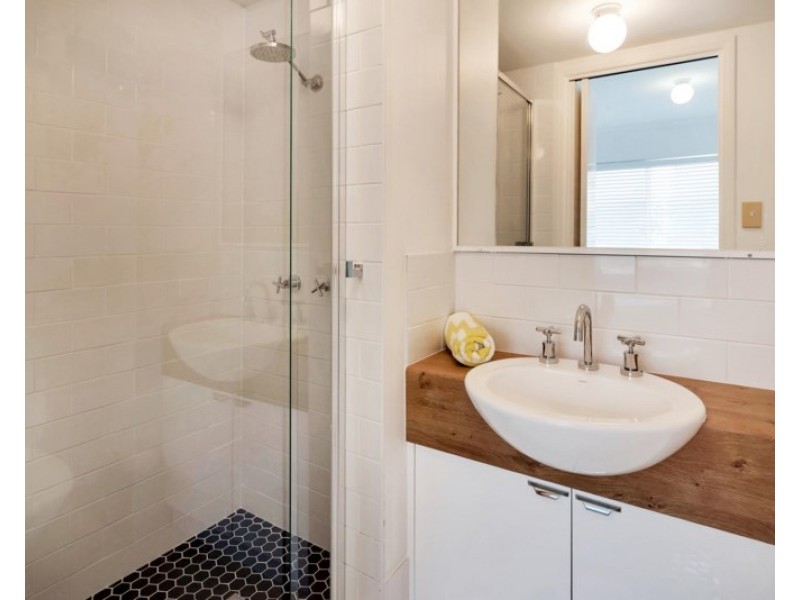 13/4 Adori Street, Chevron Island QLD 4217