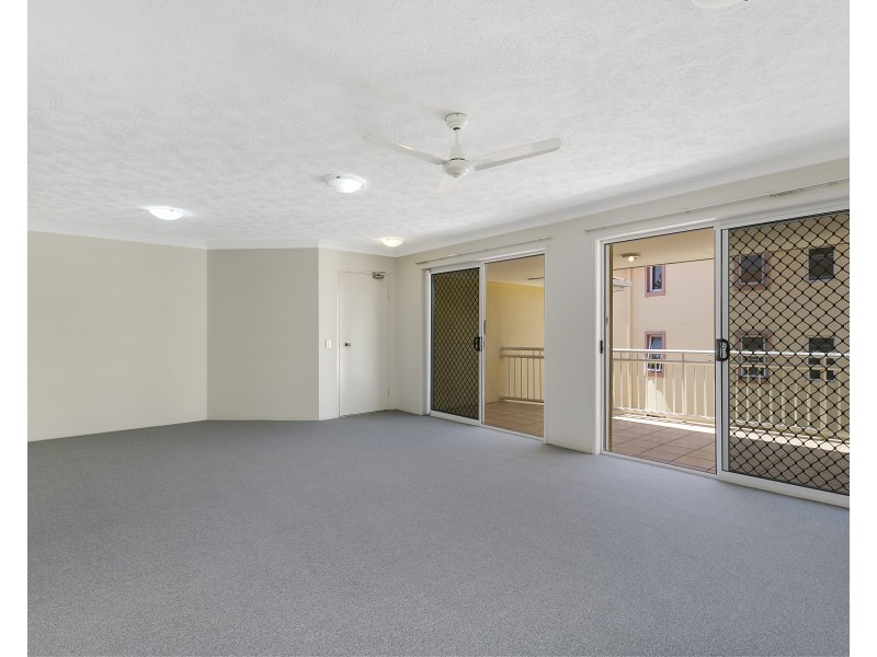 27/16 Sykes Court, Southport QLD 4215