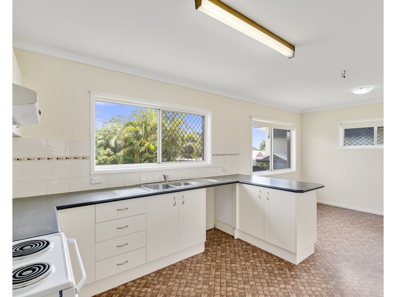 17 Nakina Street, Southport QLD 4215