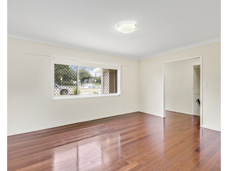 17 Nakina Street, Southport QLD 4215